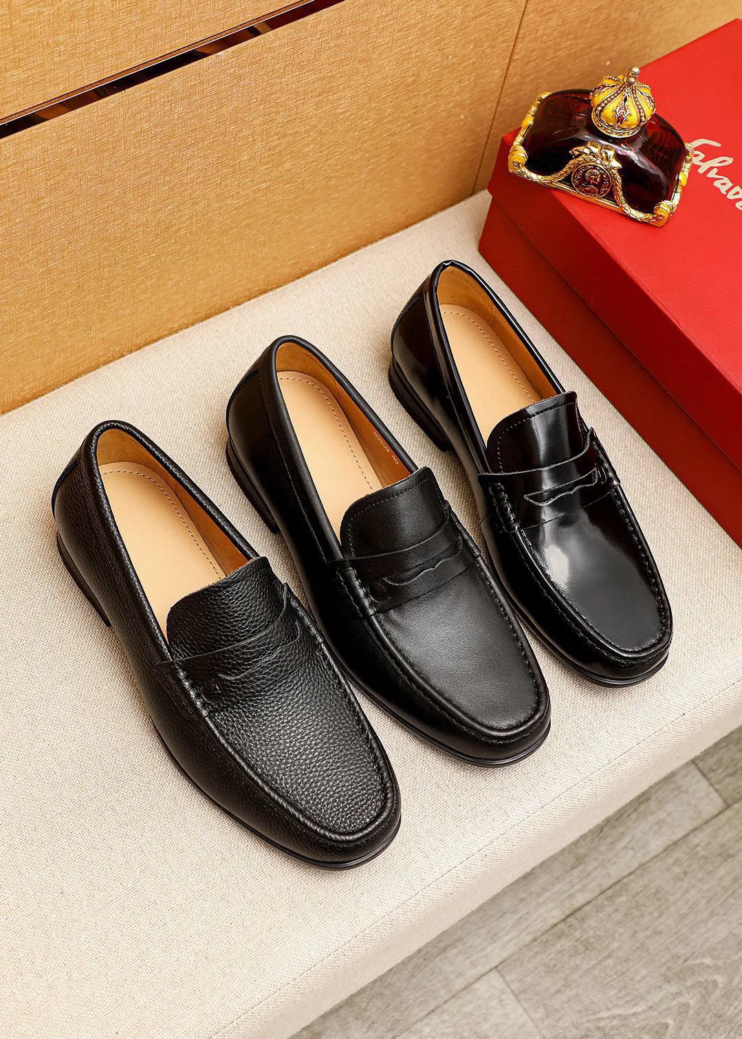 Men's shoes 💰480 💐 Product trademark: Ferragamo "Ferragamo" casual leather shoes Regular size: 38-44 (45🉑️customized) Product materials: Selected imported first-layer calfskin upper, imported water-dyed cowhide leather lining. Strong three-dimensional visual effect, original outsole color: 3⃣️seed leather materials available
